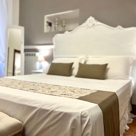 ナポリ Miluar - Centro Storico - Lungo La Via Della Musica Bed & Breakfast エクステリア 写真
