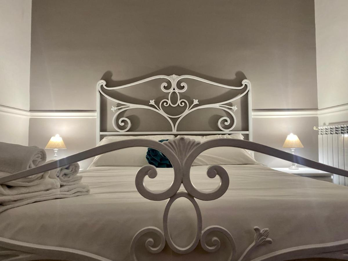 ナポリ Miluar - Centro Storico - Lungo La Via Della Musica Bed & Breakfast エクステリア 写真