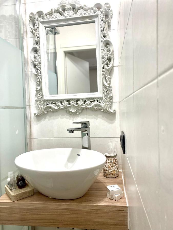 ナポリ Miluar - Centro Storico - Lungo La Via Della Musica Bed & Breakfast エクステリア 写真