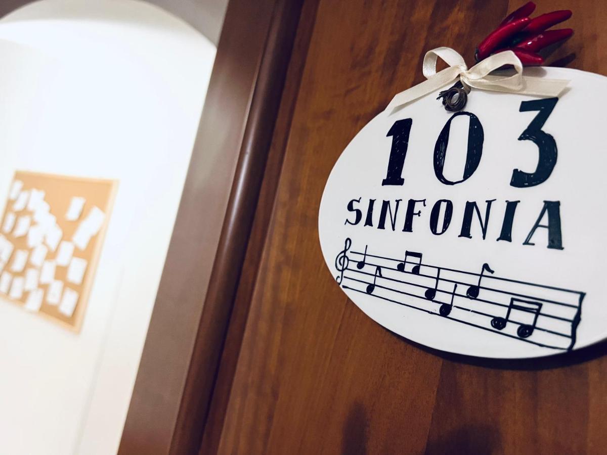 ナポリ Miluar - Centro Storico - Lungo La Via Della Musica Bed & Breakfast エクステリア 写真