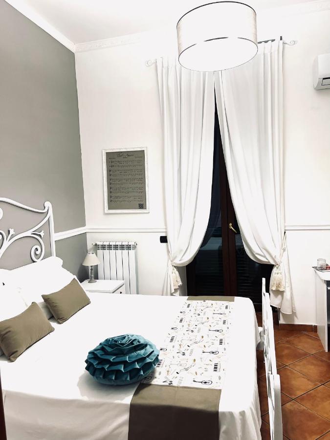 ナポリ Miluar - Centro Storico - Lungo La Via Della Musica Bed & Breakfast エクステリア 写真