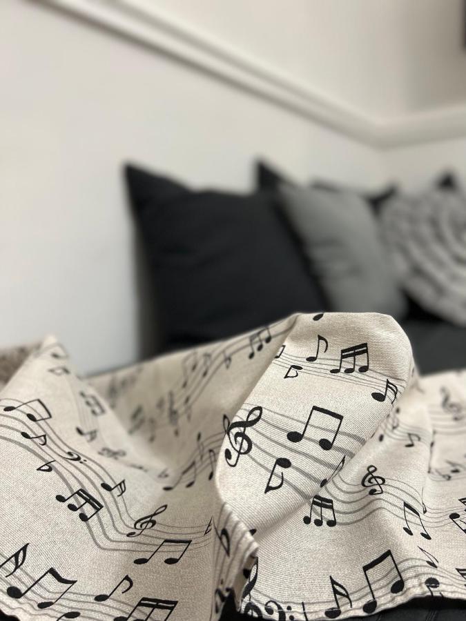 ナポリ Miluar - Centro Storico - Lungo La Via Della Musica Bed & Breakfast エクステリア 写真