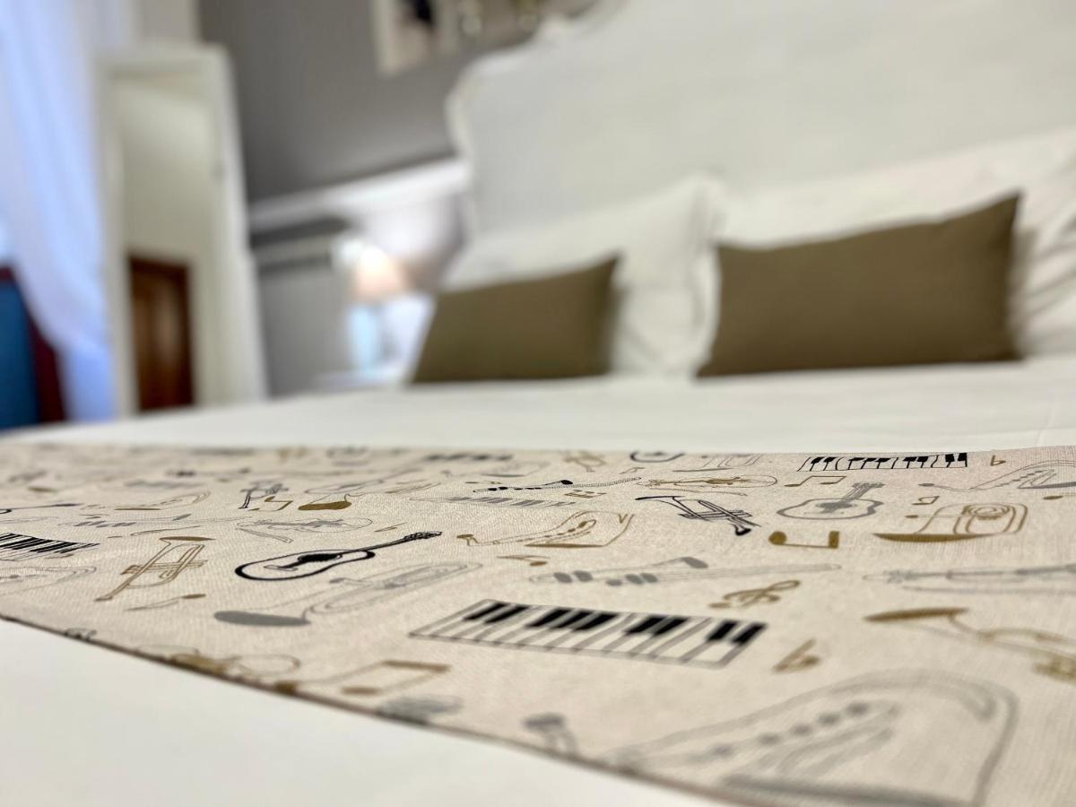 ナポリ Miluar - Centro Storico - Lungo La Via Della Musica Bed & Breakfast エクステリア 写真