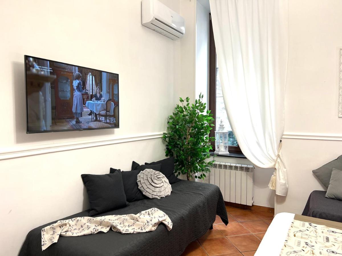 ナポリ Miluar - Centro Storico - Lungo La Via Della Musica Bed & Breakfast エクステリア 写真