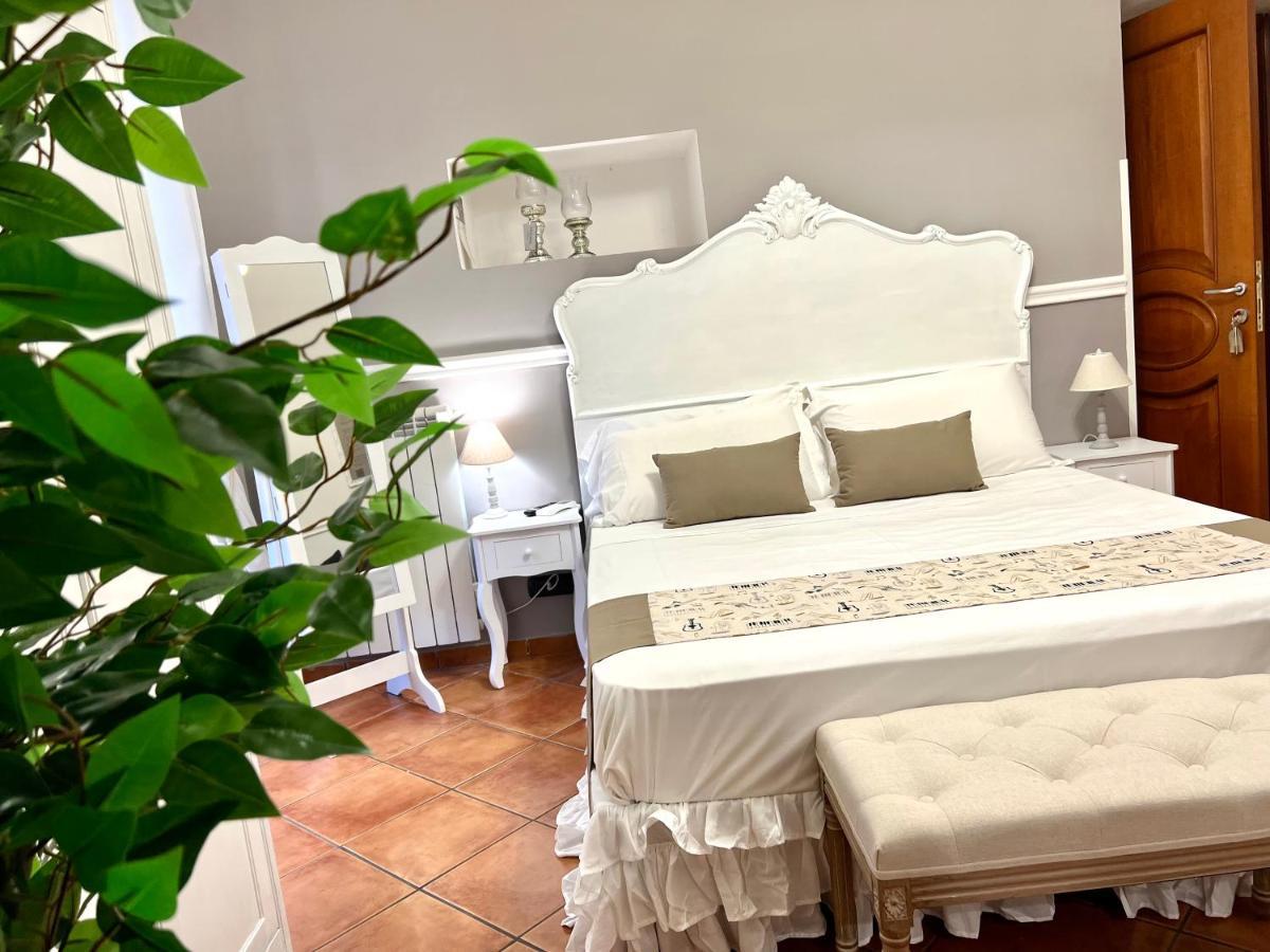 ナポリ Miluar - Centro Storico - Lungo La Via Della Musica Bed & Breakfast エクステリア 写真