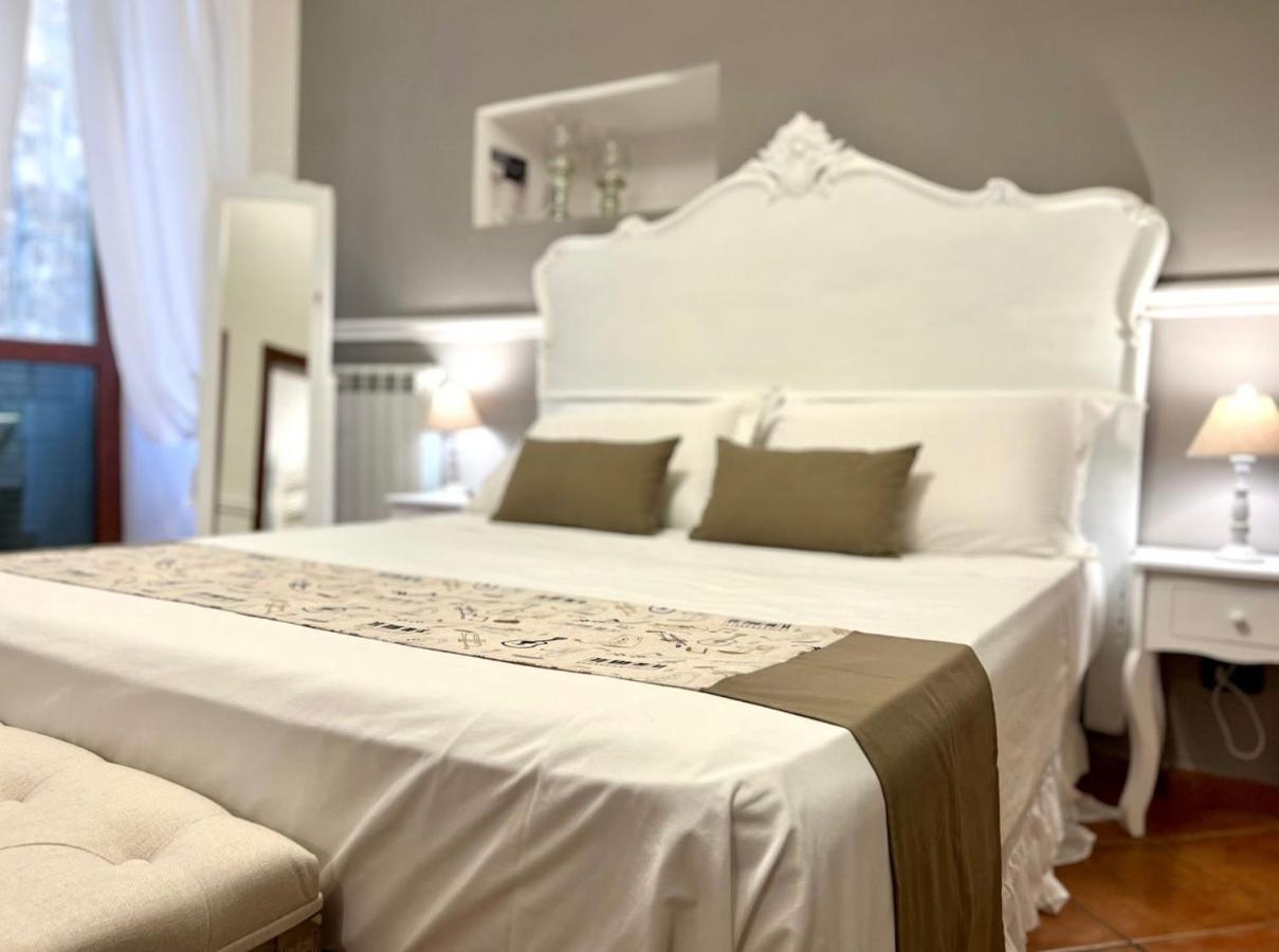 ナポリ Miluar - Centro Storico - Lungo La Via Della Musica Bed & Breakfast エクステリア 写真